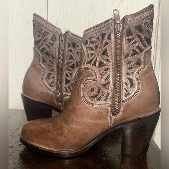 Corral Women's Urban Line Tan Ankle Booties-NWT - Picture 6 of 9